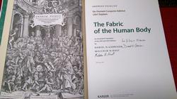 Title pages of the new Fabrica with the authors' signatures